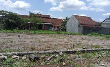 RUMAH MURAH 2LT DEKAT STADION MAGUWOHARJO