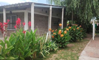Casa en venta - 3 Dormitorios 2 Baños - Cochera - 960Mts2 - General Arenales