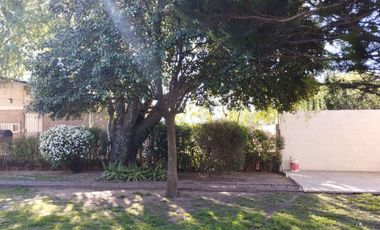 Casa en venta - 3 Dormitorios 2 Baños - Cochera - 960Mts2 - General Arenales