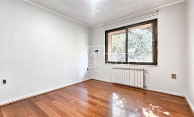 Casa en arriendo de 4 dorm. en Vitacura - Luis Pasteur