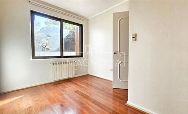 Casa en arriendo de 4 dorm. en Vitacura - Luis Pasteur
