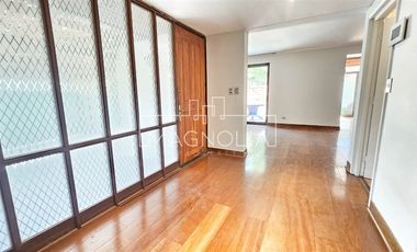 Casa en arriendo de 4 dorm. en Vitacura - Luis Pasteur