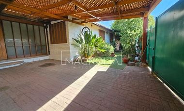 Casa en arriendo de 4 dorm. en Vitacura - Luis Pasteur