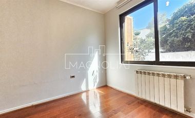 Casa en arriendo de 4 dorm. en Vitacura - Luis Pasteur