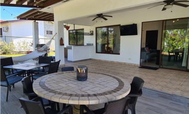 Se vende casa de playa en San Carlos