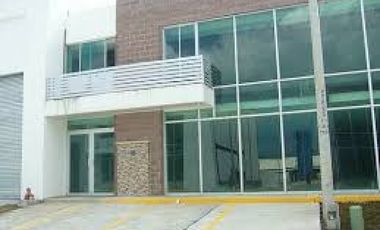 Alquiler o venta de ofibodega en Mañanitas  en complejo cerrado