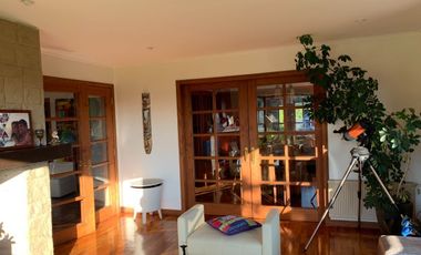 Residencia Exclusiva con Amplio Terreno en Condominio de Temuco Poniente