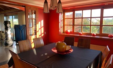 Residencia Exclusiva con Amplio Terreno en Condominio de Temuco Poniente