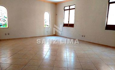 Zona Centro: Amplia casa céntrica de una planta