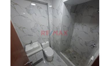 En Alquiler: Moderno Depa De 2 Dormitorios Con Ascensor En Campoy