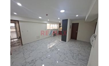 En Alquiler: Moderno Depa De 2 Dormitorios Con Ascensor En Campoy