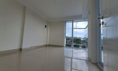 SALE, RUMAH MEWAH 2 LANTAI DENGAN KOLAM RENANG DALAM KOTA JOGJA