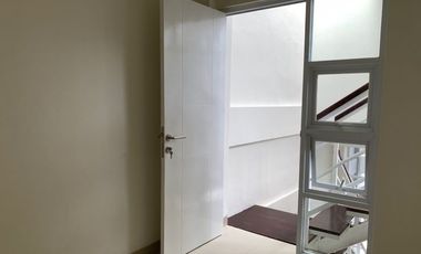 SALE, RUMAH MEWAH 2 LANTAI DENGAN KOLAM RENANG DALAM KOTA JOGJA