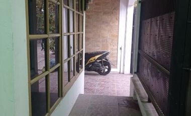 DIKONTRAKKAN Margahayu Raya Barat Estate  60 Jt / tahun LT 144 m2 LB125 m2 LM12 meter 4KT 2Km