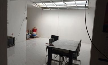 DIKONTRAKKAN Margahayu Raya Barat Estate  60 Jt / tahun LT 144 m2 LB125 m2 LM12 meter 4KT 2Km