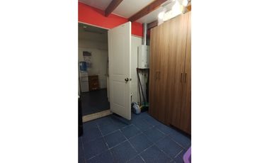 SE VENDE LINDA Y AMPLIA CASA UBICADA EN HERMOSO SECTOR DE CURAUMA