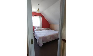 SE VENDE LINDA Y AMPLIA CASA UBICADA EN HERMOSO SECTOR DE CURAUMA