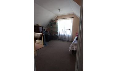 SE VENDE LINDA Y AMPLIA CASA UBICADA EN HERMOSO SECTOR DE CURAUMA