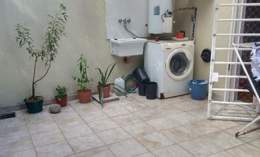 VENDE DEPTO EN DUPLEX  2 AMB CON BALCON, PATIO TERRAZA AL FRENTE - VILLA DEL PARQUE