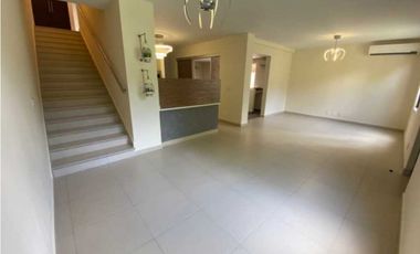 SE VENDE O SE ALQUILA CASA EN RIVER VALLEY