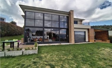 FASTUOSA CASA EN ARRIENDO - YERBABUENA, SOPÓ