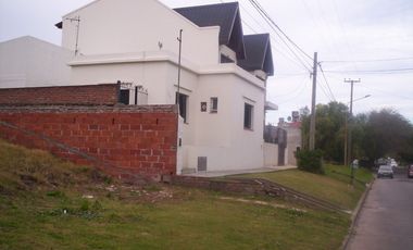 Chalet con oficina y depto independiente
