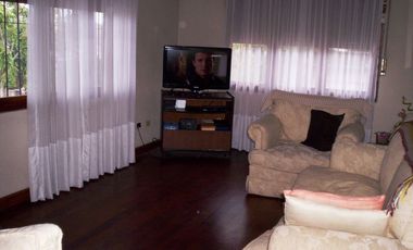 Chalet con oficina y depto independiente