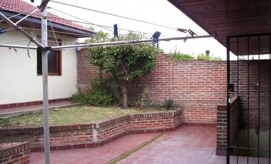 Chalet con oficina y depto independiente