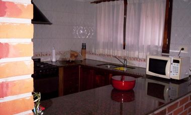 Chalet con oficina y depto independiente