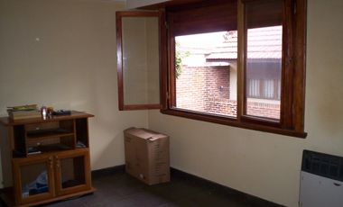 Chalet con oficina y depto independiente