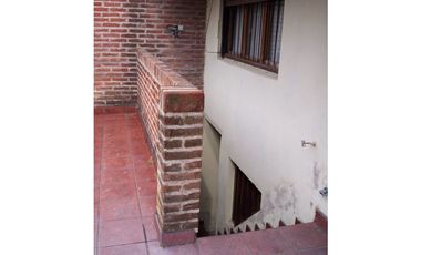 Chalet con oficina y depto independiente