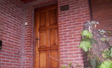 Chalet con oficina y depto independiente