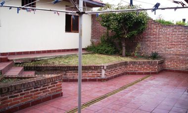 Chalet con oficina y depto independiente
