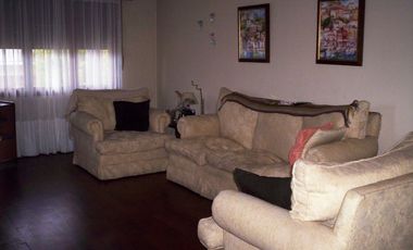 Chalet con oficina y depto independiente