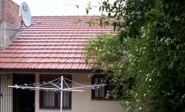 Chalet con oficina y depto independiente
