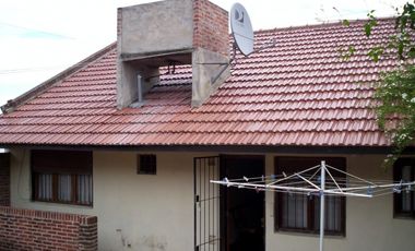 Chalet con oficina y depto independiente