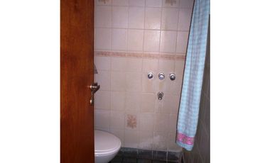 Chalet con oficina y depto independiente