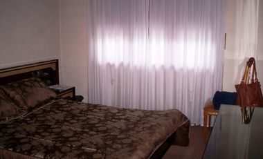 Chalet con oficina y depto independiente