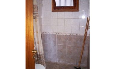 Chalet con oficina y depto independiente
