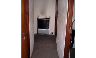 Chalet con oficina y depto independiente