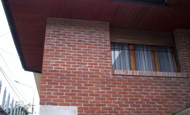 Chalet con oficina y depto independiente
