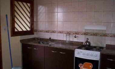 Chalet con oficina y depto independiente
