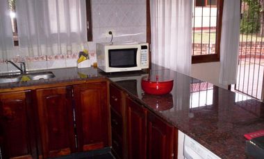 Chalet con oficina y depto independiente