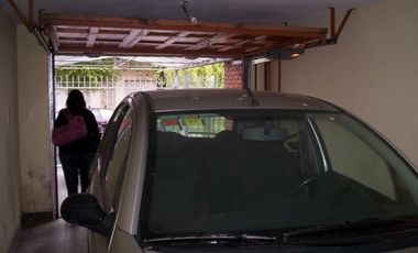 Chalet con oficina y depto independiente
