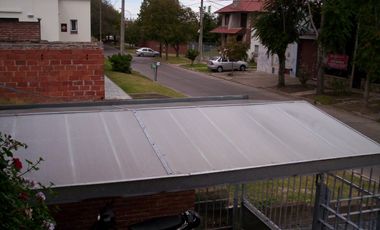 Chalet con oficina y depto independiente