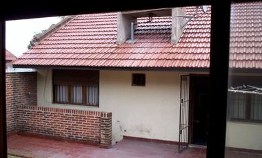 Chalet con oficina y depto independiente