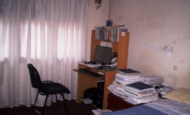 Chalet con oficina y depto independiente