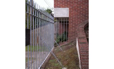 Chalet con oficina y depto independiente