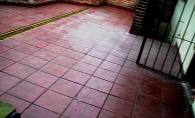 Chalet con oficina y depto independiente