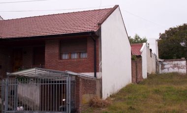 Chalet con oficina y depto independiente